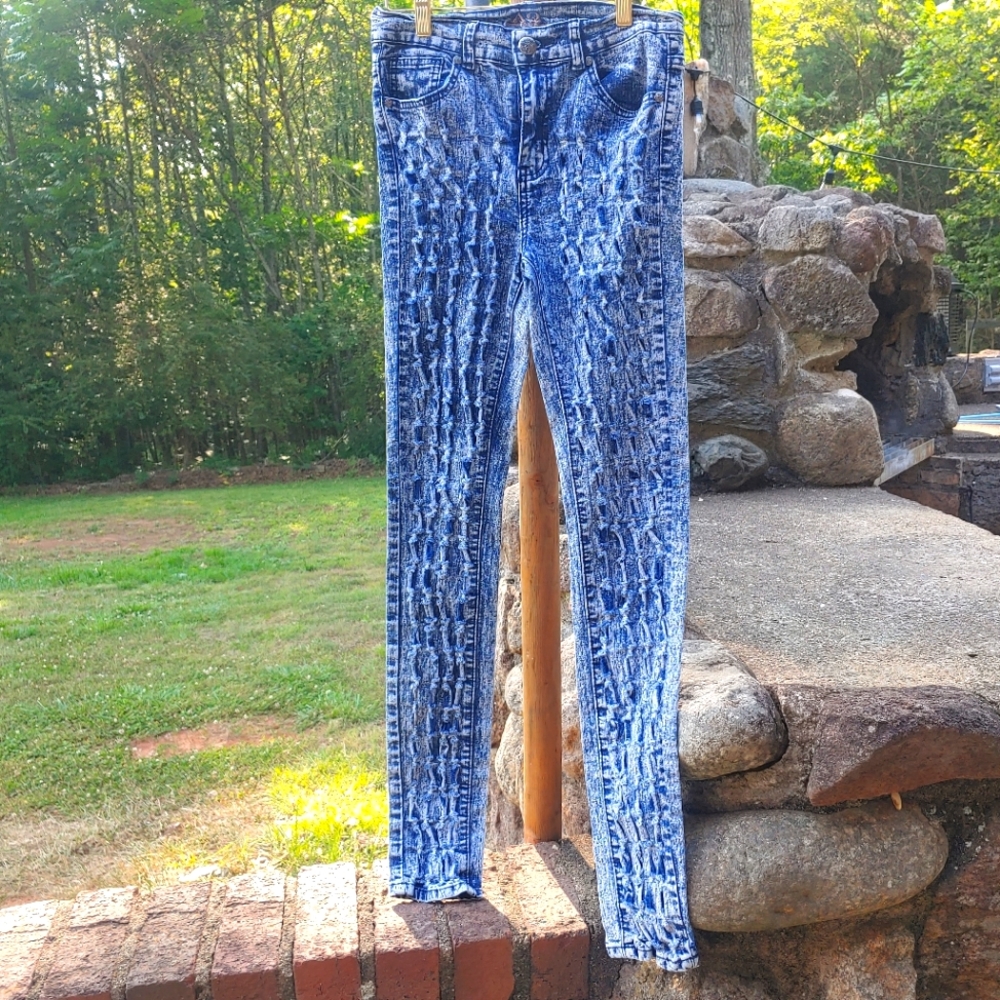 AQ stonewashed jeans